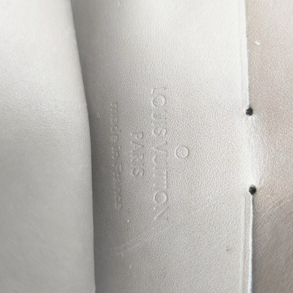 SOLD LV Pochette W Monogram
Veau Cachemire in Magnolia - Picture 10 of 12